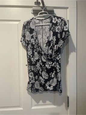 Lane Bryant Black & White Floral Surplice Top size 14/16